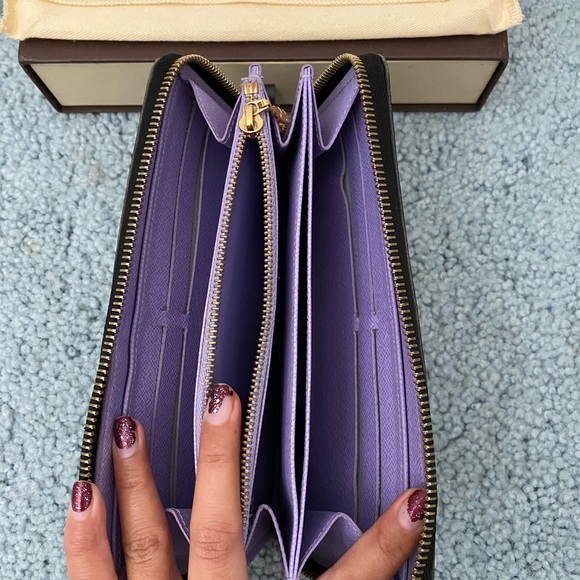 Multi color zippy wallet - Picture 3 of 8